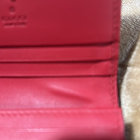 Gucci cherry elegant wallet like new..with box one light crease on the inside - Picture 14 of 14
